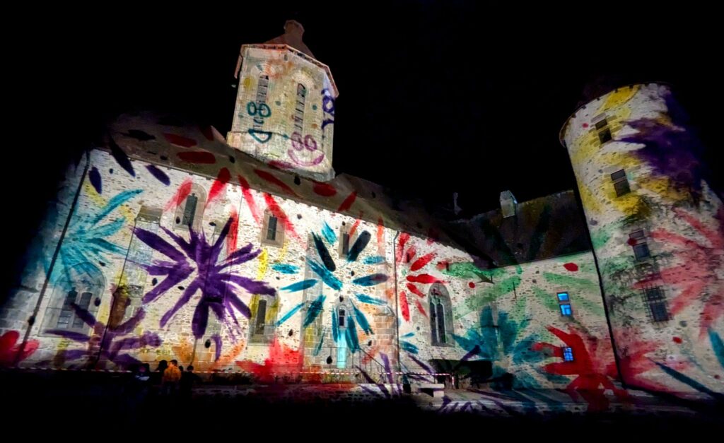 Projections sur l'église de Bourganeuf (23) à l'occasion d'un rendu d'atelier